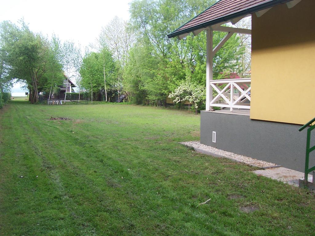 Rozmaring Haz Villa Balatonlelle Exterior photo
